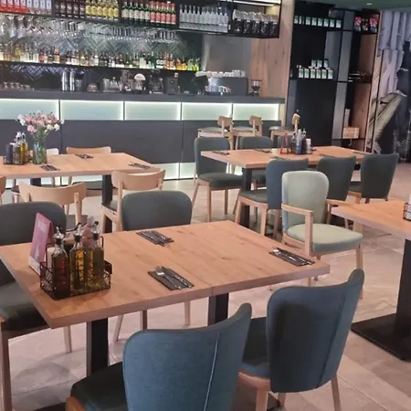 Port Klimatyczny Z Basenem, Jacuzzi, Sauna I Klimatyzacja- Admus Apartman