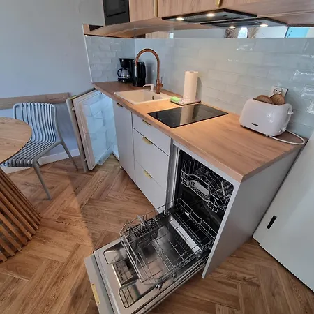 Port Klimatyczny Z Basenem, Jacuzzi, Sauna I Klimatyzacja- Admus Apartman